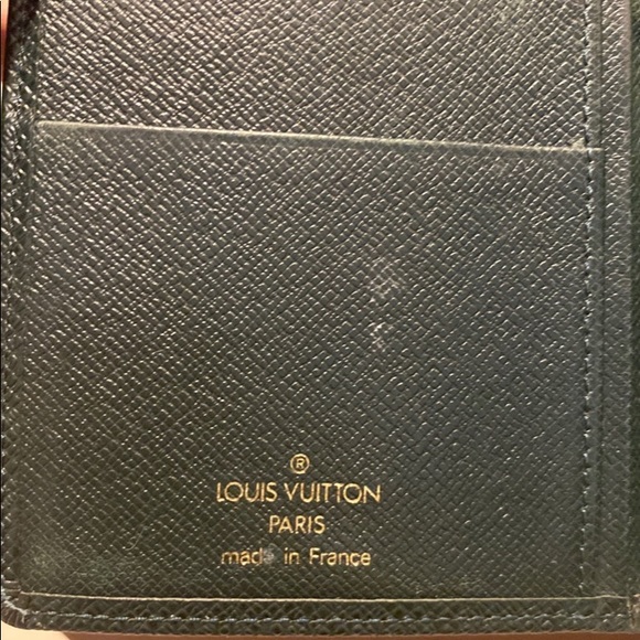 SOLDAuthentic Louis Vuitton Taiga Checkbook Holder - Picture 6 of 12